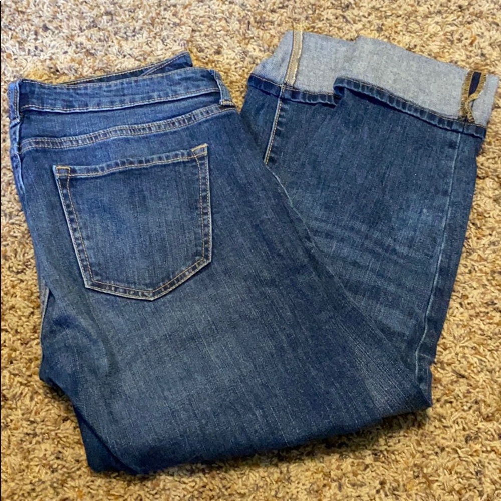 Gap Size 6 Cuffed Capris